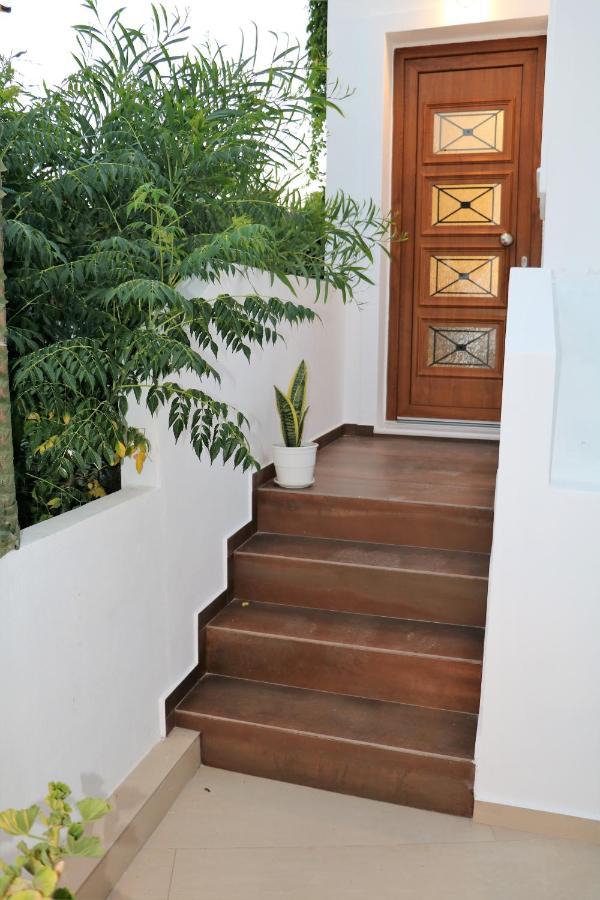 Angelica'S Deluxe Rooms In Adamas Exterior photo