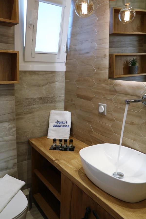 Angelica'S Deluxe Rooms In Adamas Exterior photo
