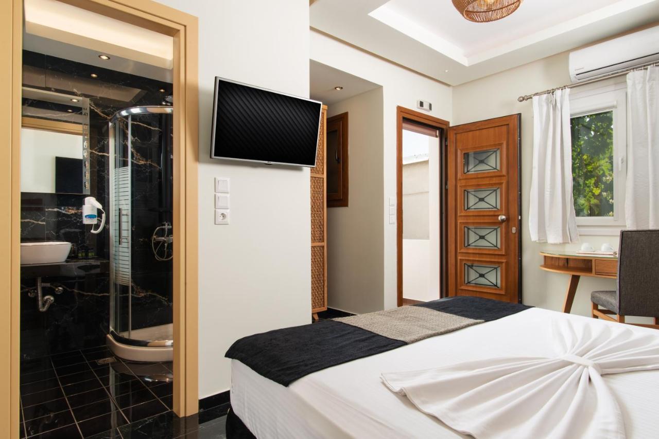 Angelica'S Deluxe Rooms In Adamas Exterior photo