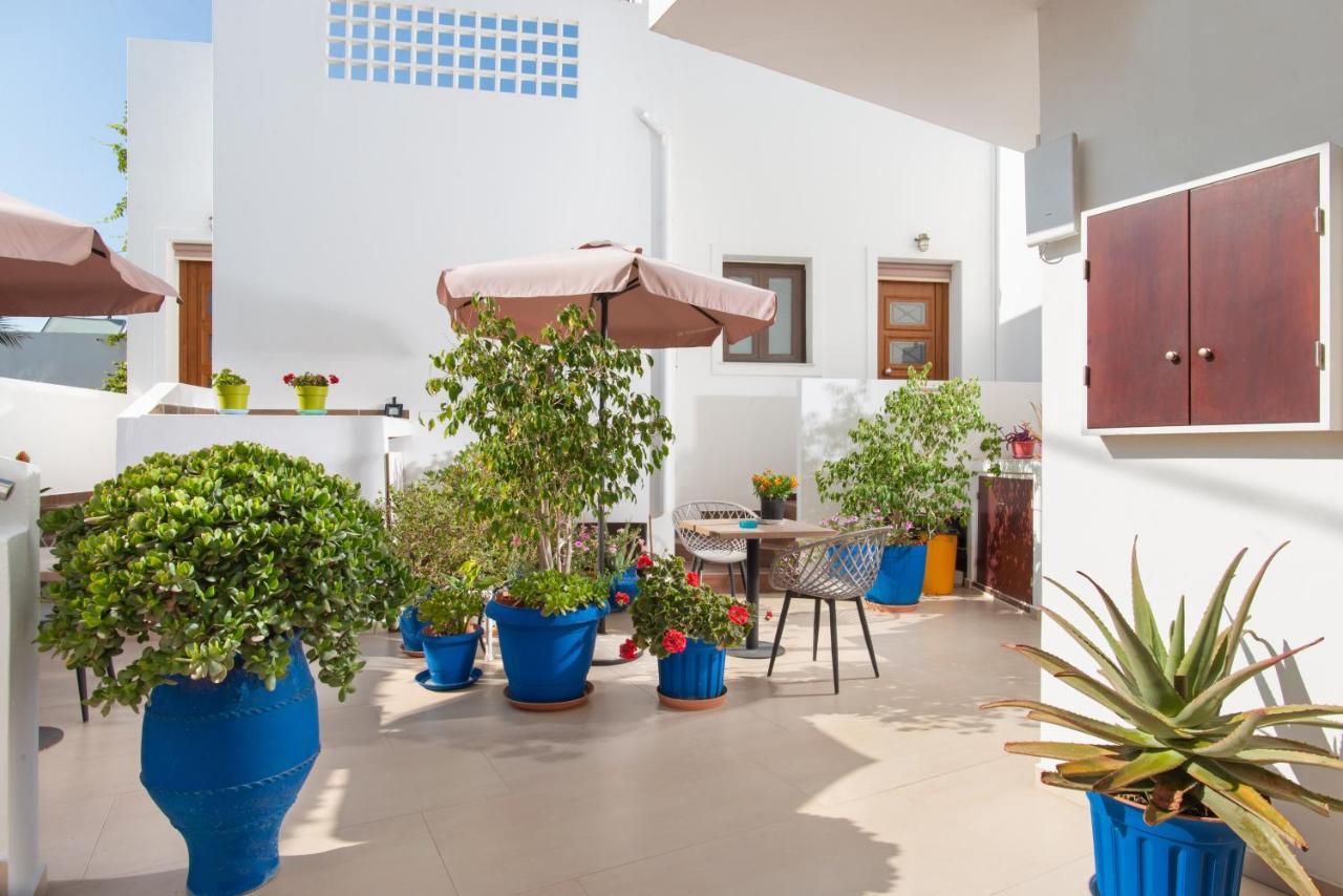 Angelica'S Deluxe Rooms In Adamas Exterior photo